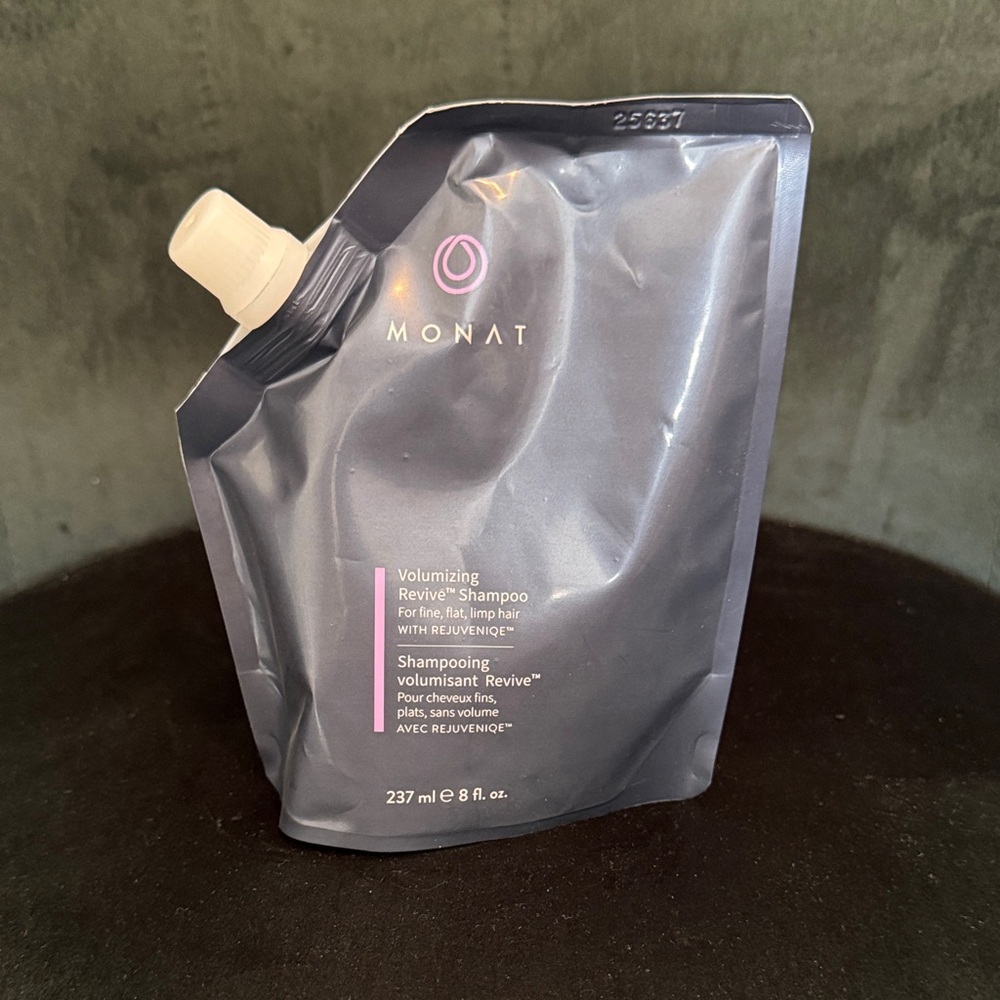 Monat Volumizing Revive Shampoo - Silver